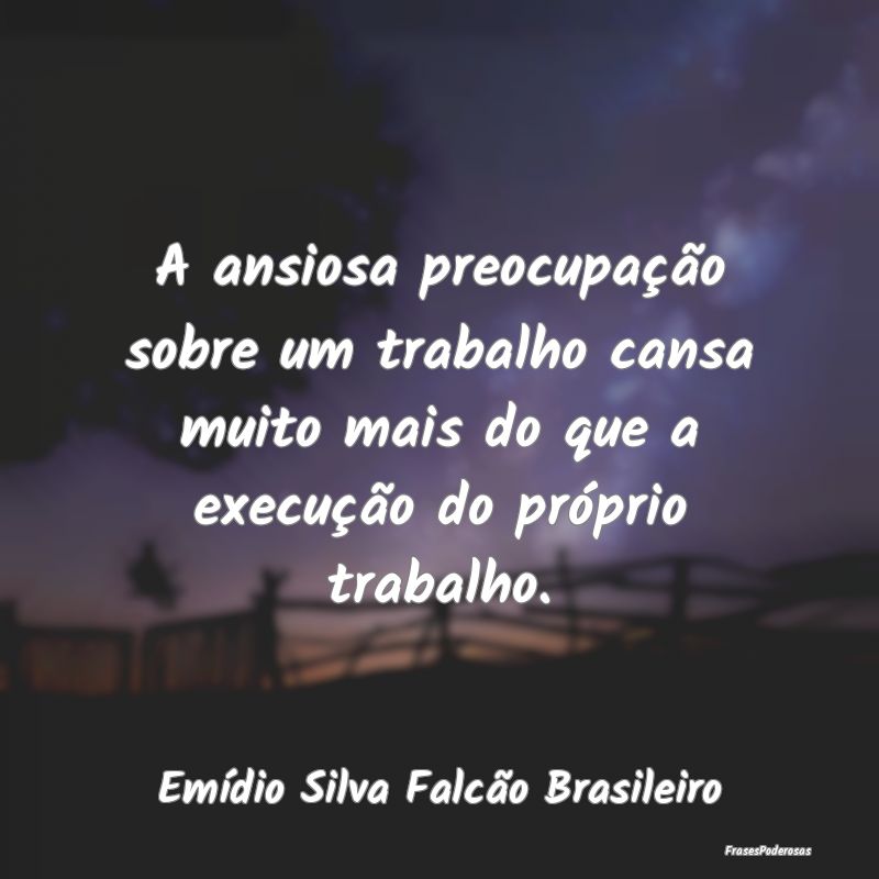 A ansiosa preocupação sobre um trabalho cansa mu... A ansiosa preocupação sobre um trabalho cansa mu...